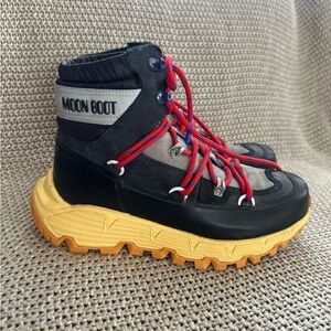 Moon Boot
Lace-up Ankle Boots